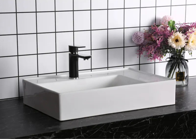 Ceruttispa CR0017 накладная, белая, прямоугольная, с отверстием под смеситель 605х380х120